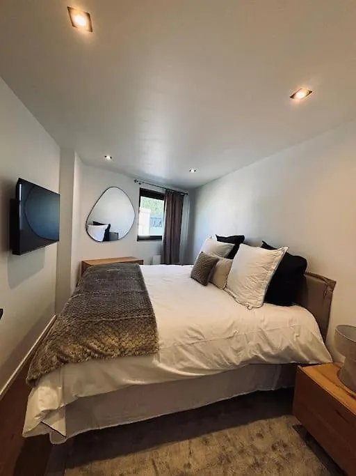 Apartment Loubatiere, Superbe Appartement Renove Au Coeur De La Station Montgenevre France